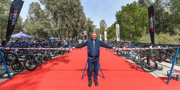 tugaydan-izmir-triatlonu-mujdesi.jpg