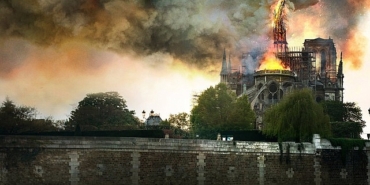 2-bolumluk-seri-notre-dame-kullerinden-dogan-tarih.jpg