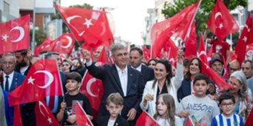 23-nisan-coskusu-izmirde-sokaklara-tasti.jpg