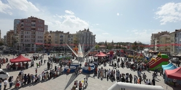 23-nisanda-cocuklar-doyasiya-eglendi.jpg