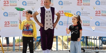 antalyali-cocuklar-23-nisani-dolu-dolu-kutluyor.jpg