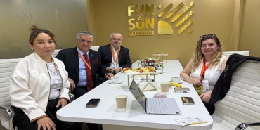 baskan-topaloglu-kazakistan-fuarinda-temaslarini-surduruyor.jpg