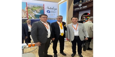 baskan-topaloglu-kazakistan-turizm-fuarinda.jpg