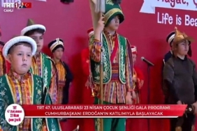 cumhurbaskani-erdogan-kartepe-belediyesi-cocuk-mehter-takimini-ilgiyle-izledi.jpg