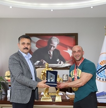 dikili-belediyesinin-gururu-yilmaz-acar-basaridan-basariya-kosmaya-devam-ediyor.jpg