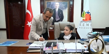 gencler-ve-cocuklar-mecliste-bulustu.jpg