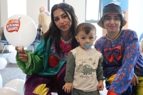 hastanedeki-cocuklara-23-nisan-surprizi.jpg