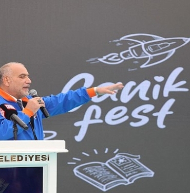 karadeniz-bolgesinin-ilk-ve-tek-buyuk-olcekli-bilim-senligi-canikfest-gerceklestirilen-gorkemli-acilis-toreniyle-kapilarini-ziyaretcilerine-acti.jpg