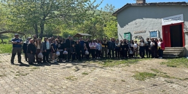 mysia-yollarinda-baharin-tadini-cikardilar.jpg