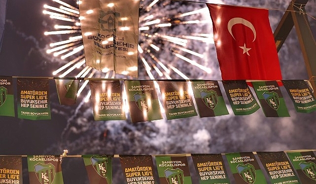 sampiyonluk-gecesinde-cosku-hic-dinmedi.jpg